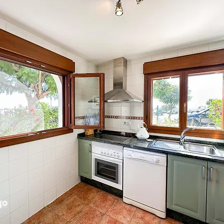 Bright 3 Bedroom Corner Townhouse Lomas Bau001 *