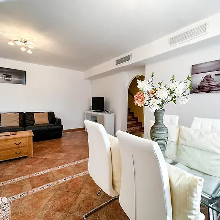 Holiday home Bright 3 Bedroom Corner Townhouse Lomas Bau001